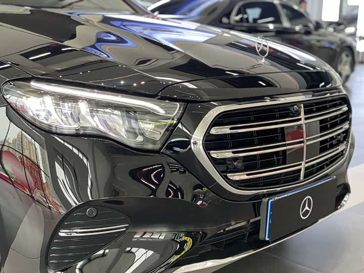 Фото 5 - Mercedes-Benz E-Class