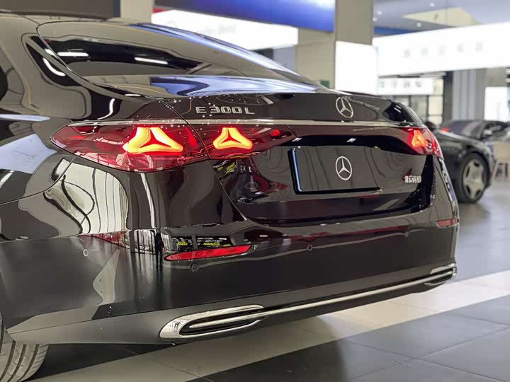 Фото 6 - Mercedes-Benz E-Class