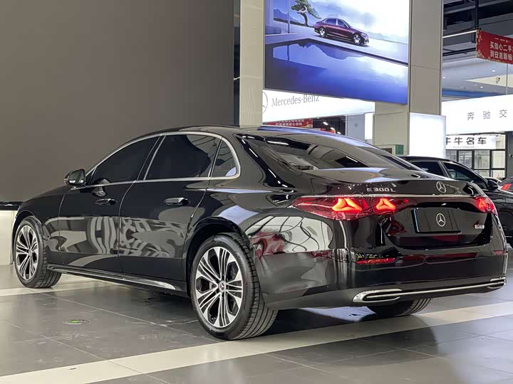 Фото 7 - Mercedes-Benz E-Class