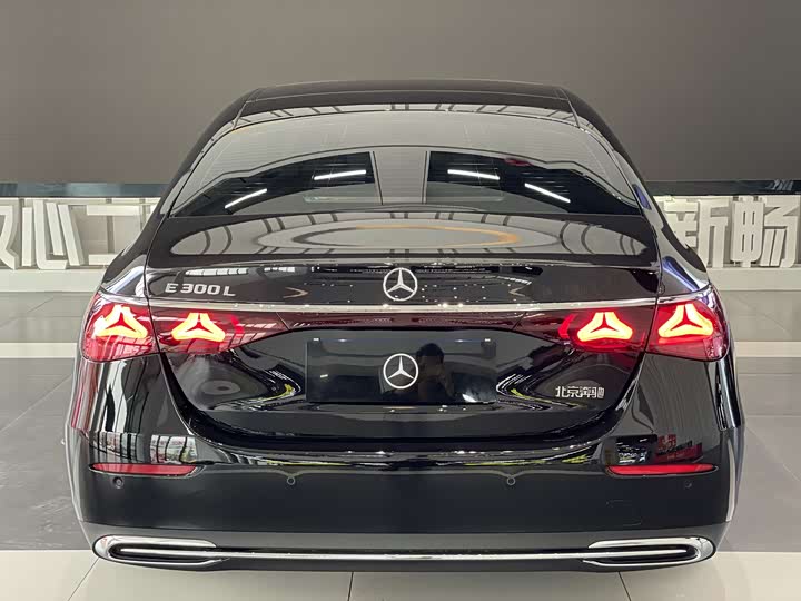 Фото 8 - Mercedes-Benz E-Class