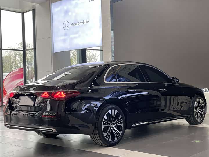 Фото 9 - Mercedes-Benz E-Class