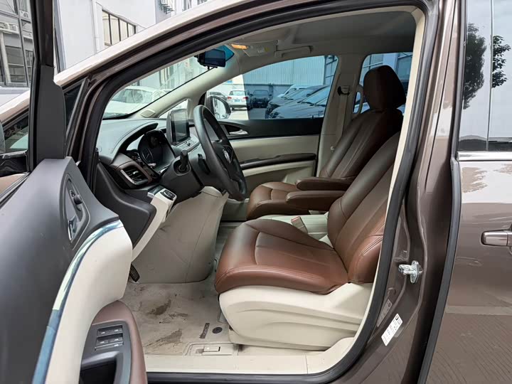 Фото 6 - Buick GL8 ES