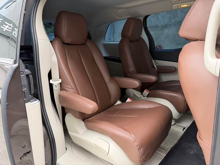 Фото 9 - Buick GL8 ES