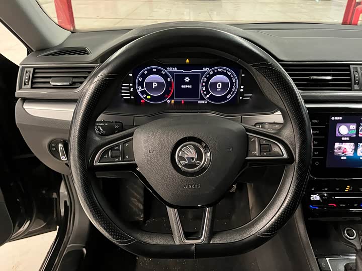 Фото 8 - Skoda Superb