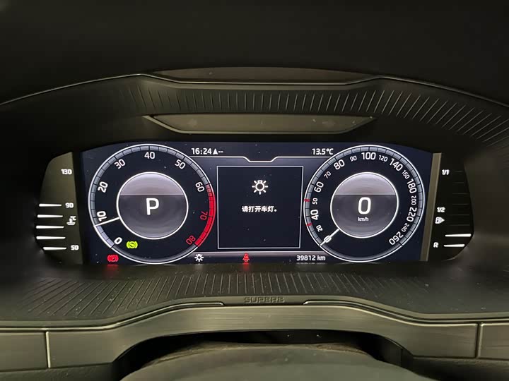 Фото 9 - Skoda Superb