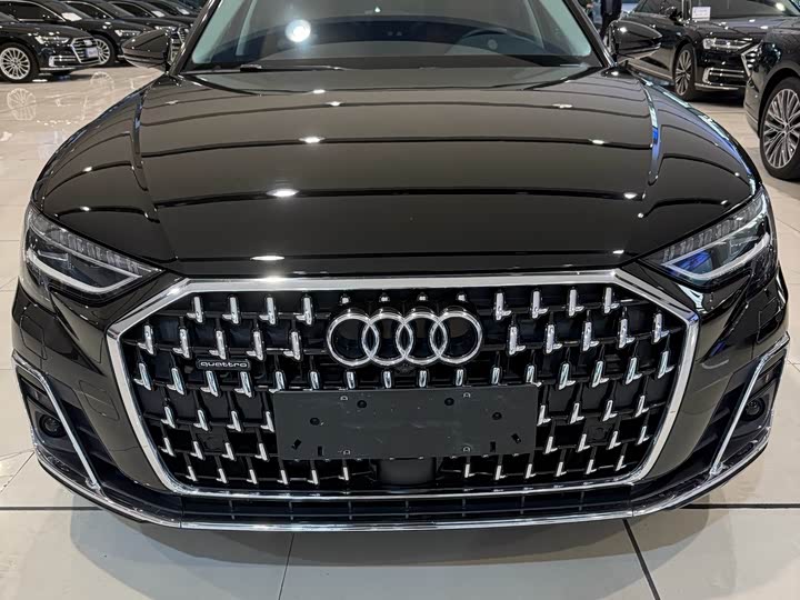 Фото 2 - Audi A8