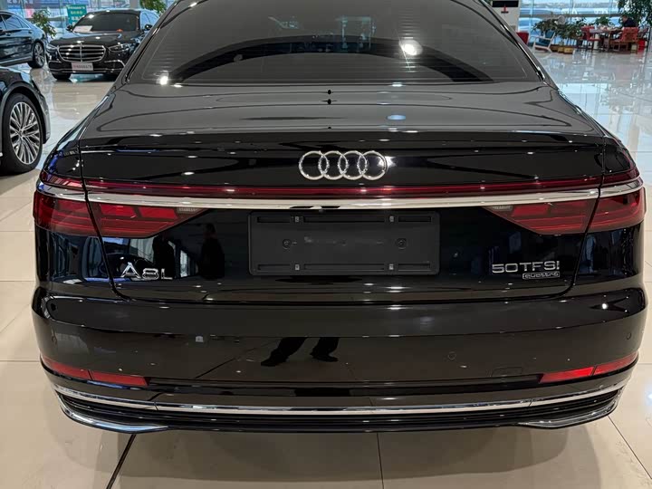 Фото 4 - Audi A8