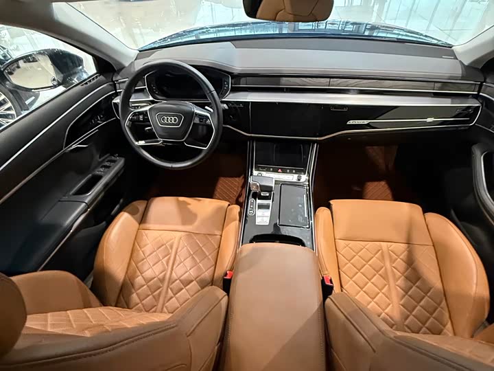 Фото 9 - Audi A8