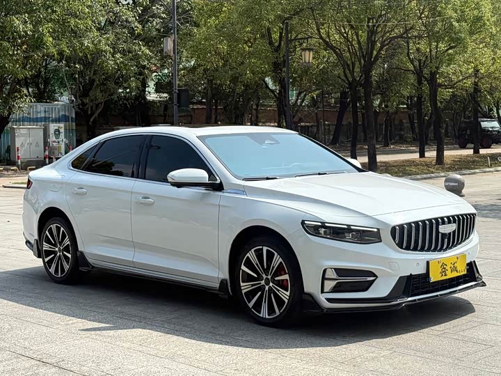 Фото 2 - Geely Preface