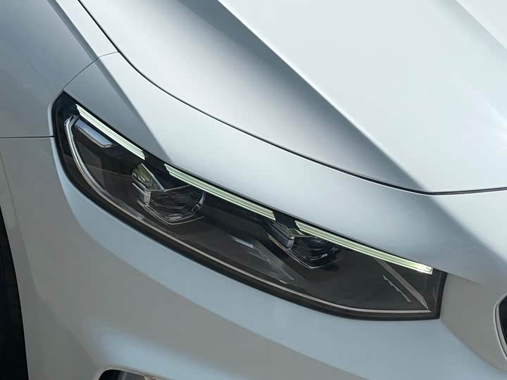 Фото 4 - Geely Preface