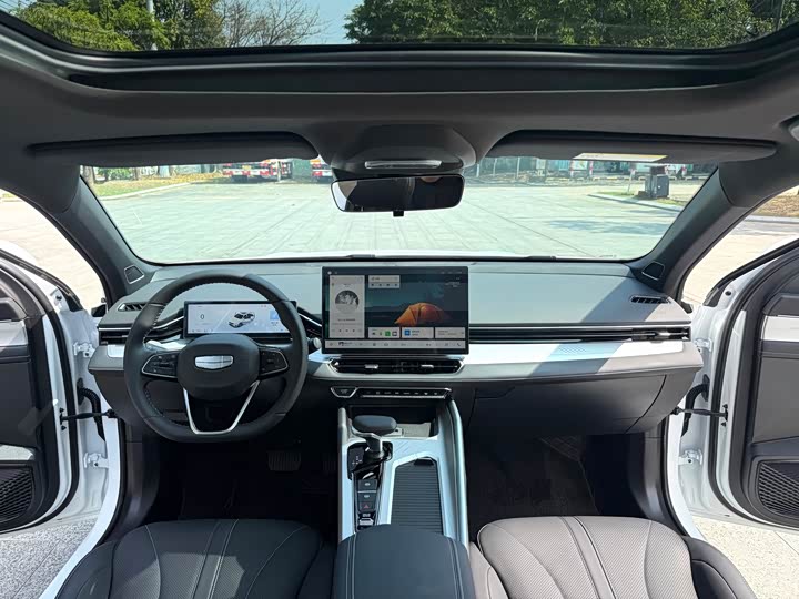 Фото 8 - Geely Preface