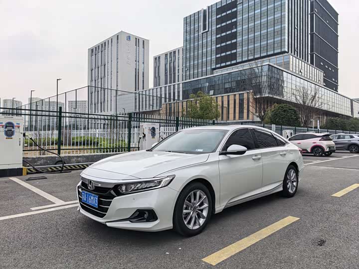 Фото 1 - Honda Accord