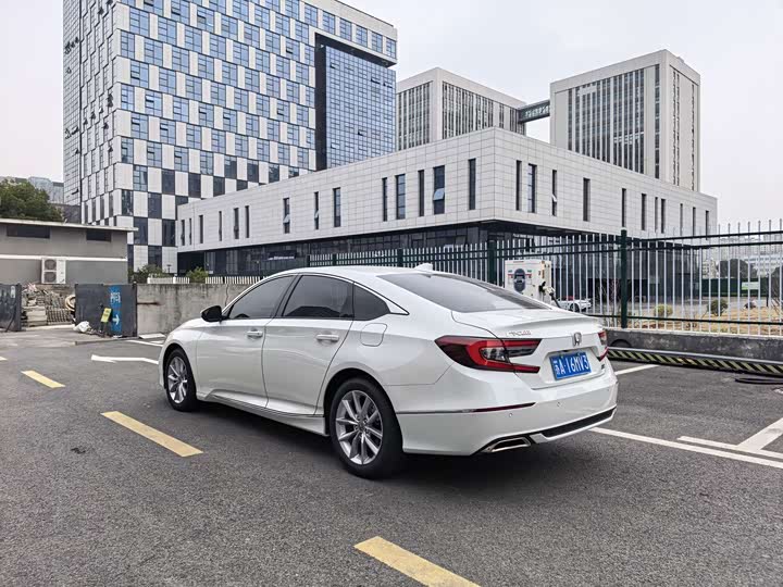 Фото 3 - Honda Accord