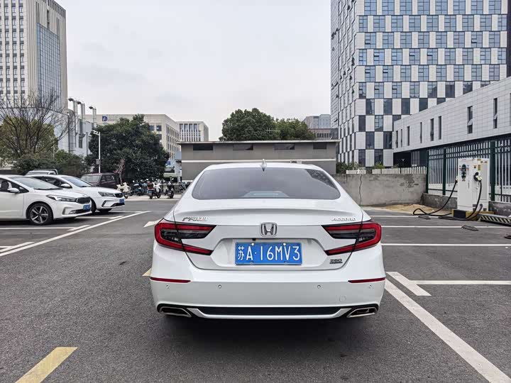 Фото 4 - Honda Accord