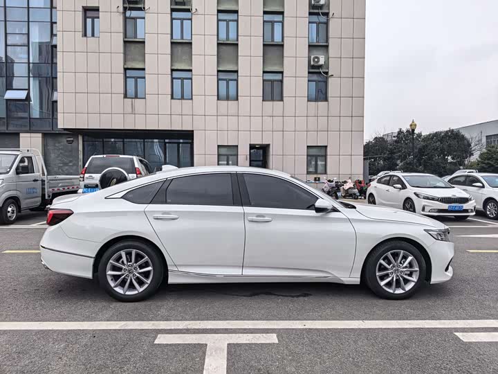 Фото 6 - Honda Accord