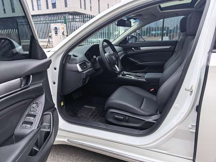 Фото 9 - Honda Accord