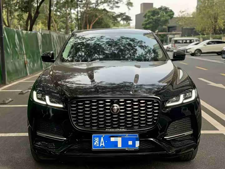 Фото 2 - Jaguar F-Pace