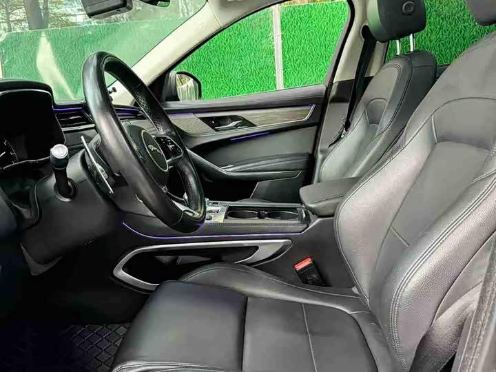 Фото 9 - Jaguar F-Pace