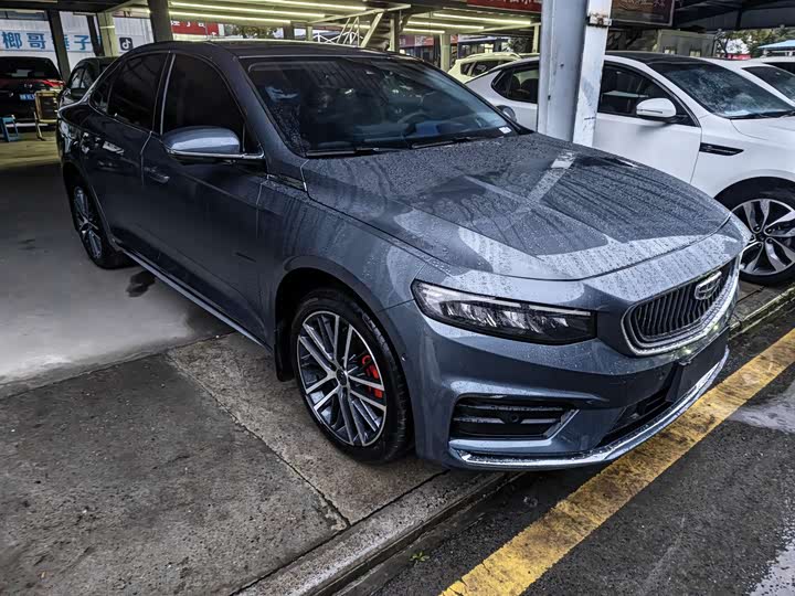 Фото 3 - Geely Preface