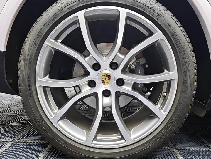 Фото 9 - Porsche Cayenne Hybrid