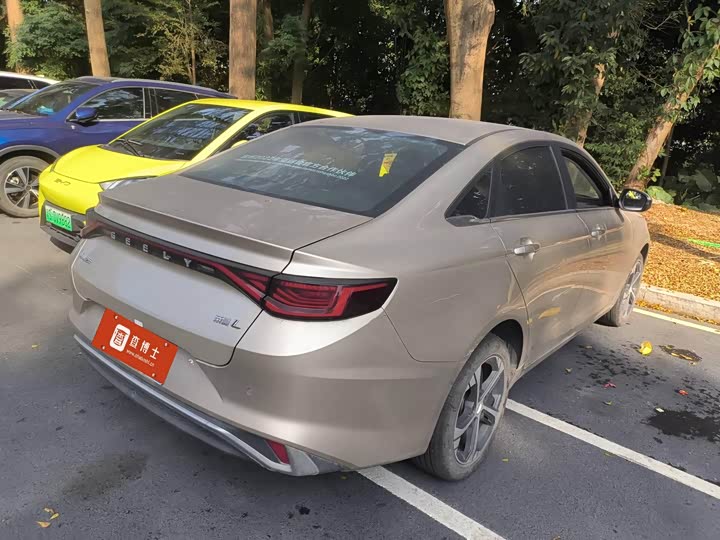 Фото 4 - Geely Emgrand L