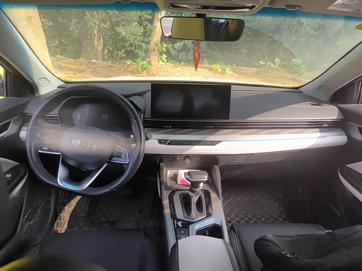 Фото 7 - Geely Emgrand L