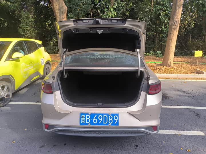 Фото 9 - Geely Emgrand L