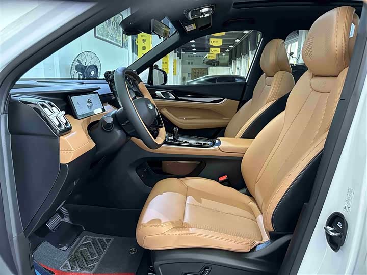 Фото 4 - Geely Atlas L