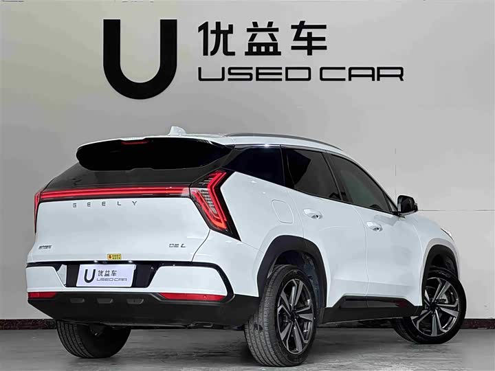 Фото 9 - Geely Atlas L