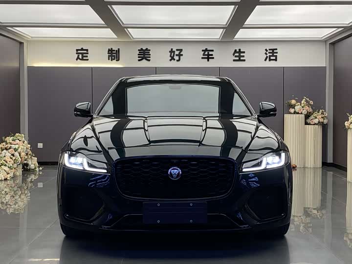 Фото 2 - Jaguar XF L