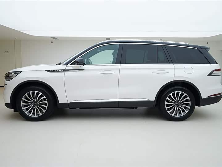 Фото 3 - Lincoln Aviator