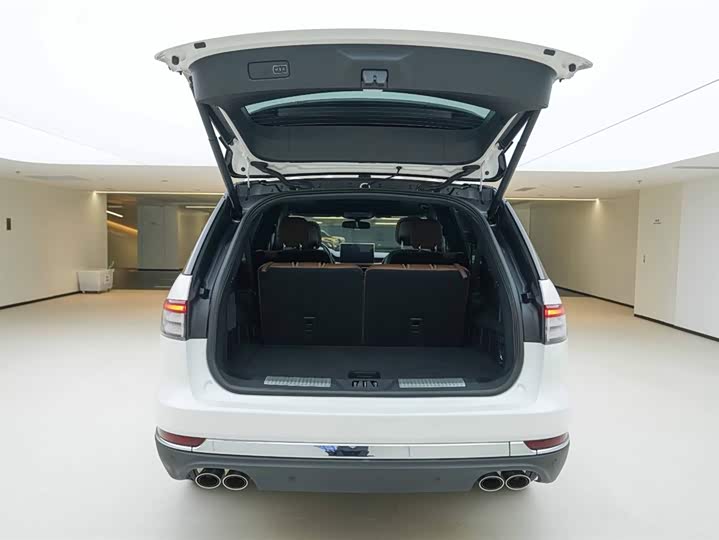 Фото 6 - Lincoln Aviator