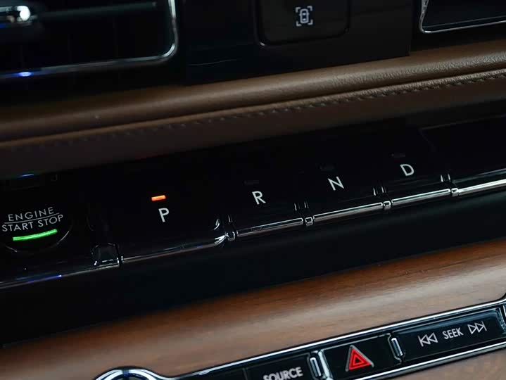 Фото 9 - Lincoln Aviator