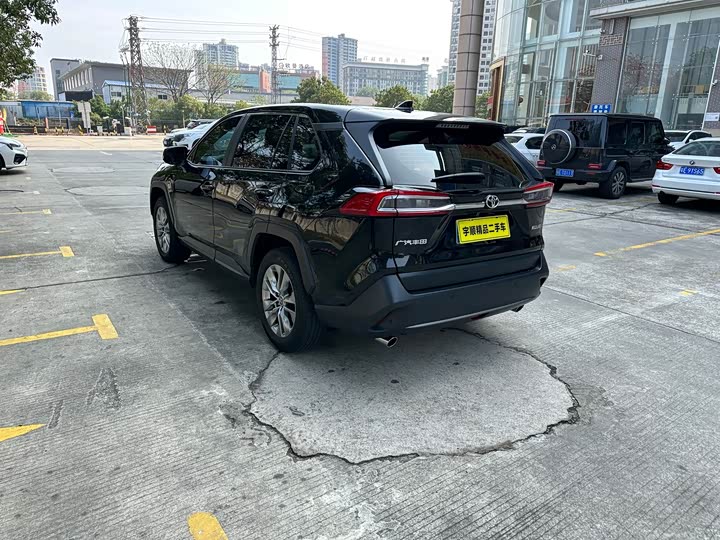 Photo 4 - Toyota Wildlander