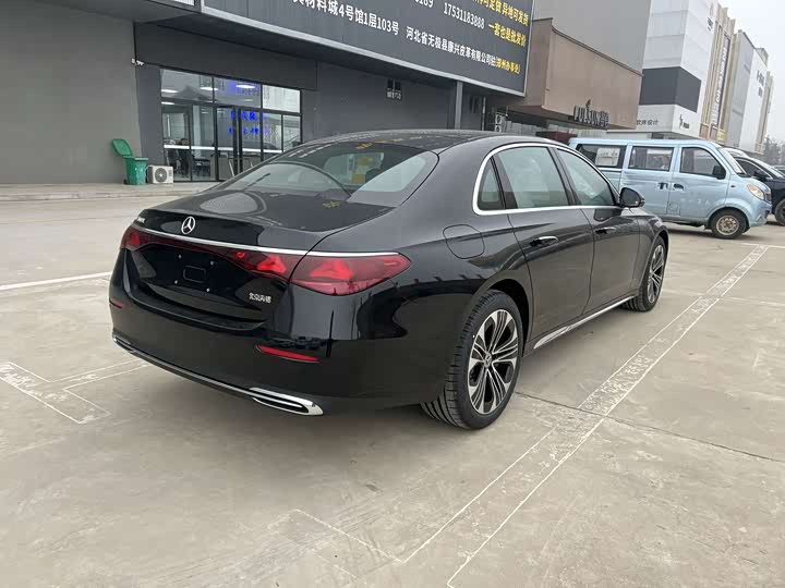 Фото 4 - Mercedes-Benz E-Class