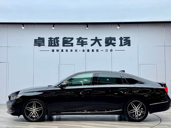 Фото 4 - Honda Accord