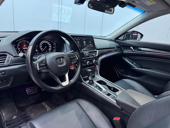 Фото 8 - Honda Accord