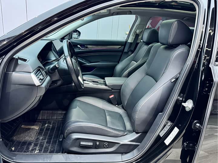 Фото 9 - Honda Accord