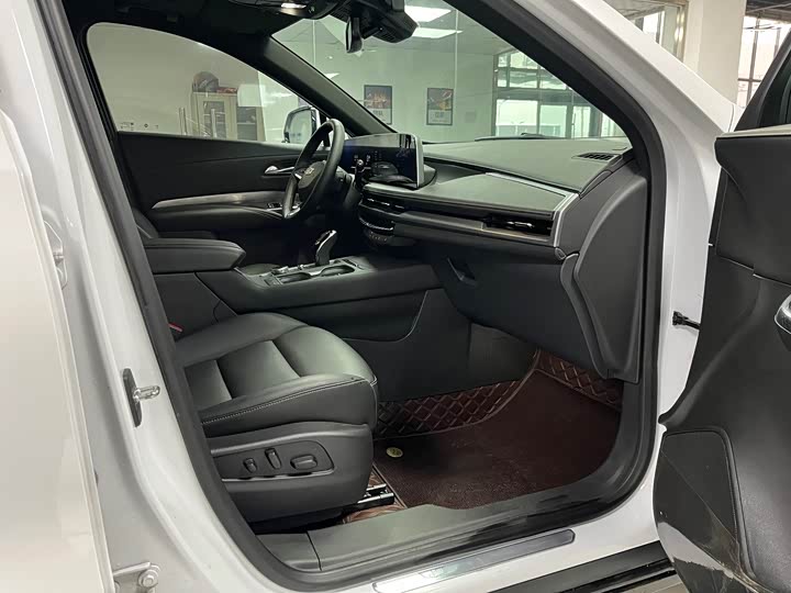 Фото 6 - Cadillac XT4