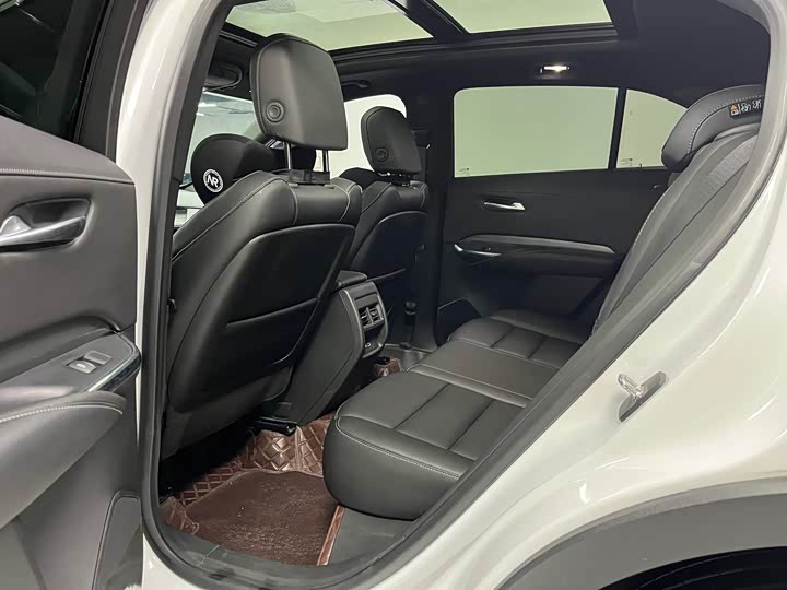 Фото 7 - Cadillac XT4