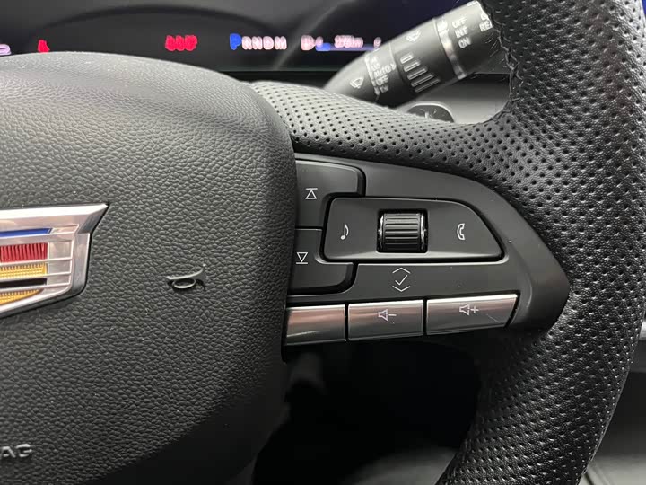 Фото 9 - Cadillac XT4