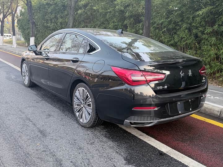 Фото 9 - Hongqi H5