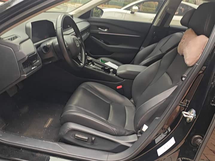 Фото 9 - Honda Accord