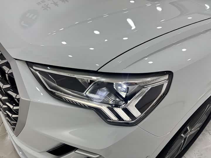 Фото 8 - Audi Q3