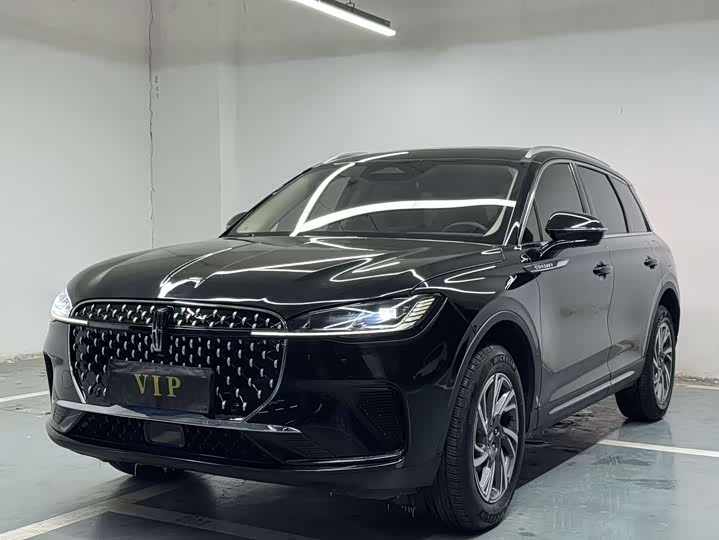 Фото 1 - Lincoln Corsair