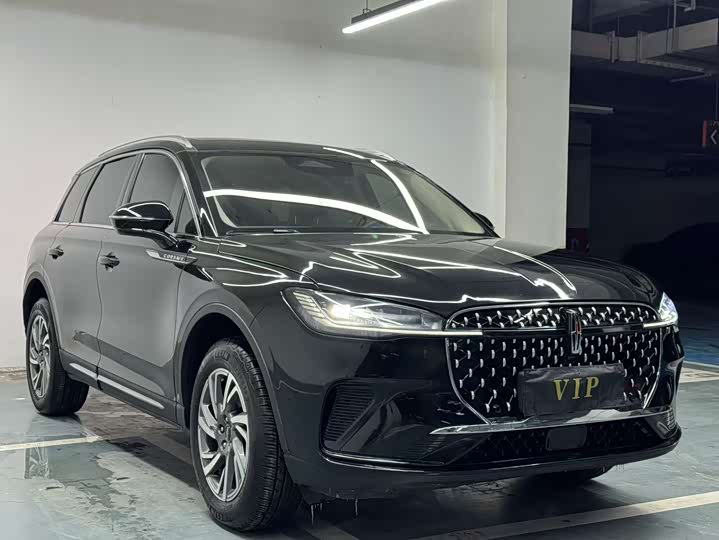 Фото 3 - Lincoln Corsair