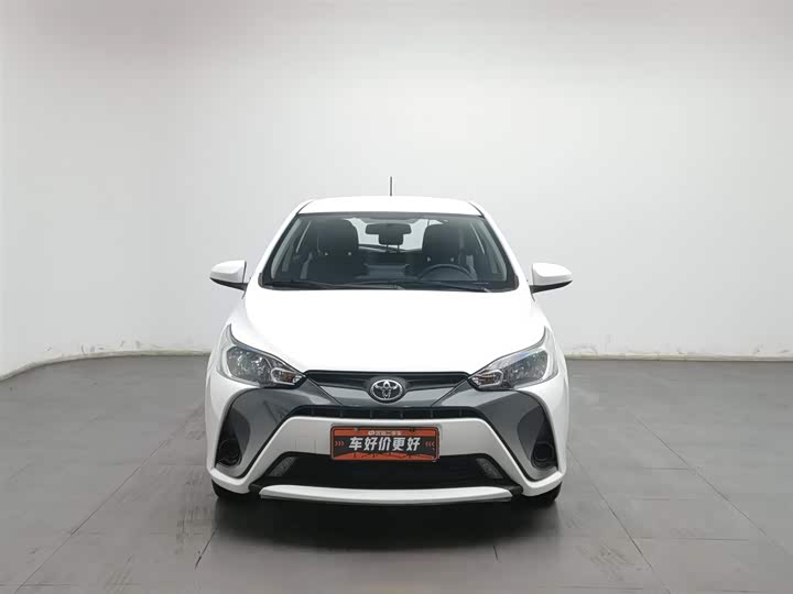 Photo 3 - Toyota Yaris L Hatchback
