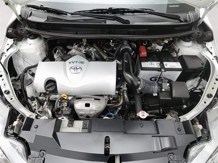 Photo 6 - Toyota Yaris L Hatchback