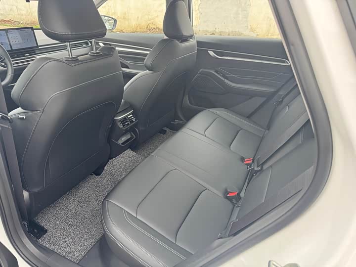 Фото 5 - Geely Emgrand