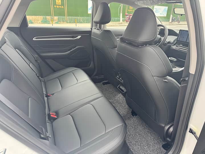 Фото 8 - Geely Emgrand